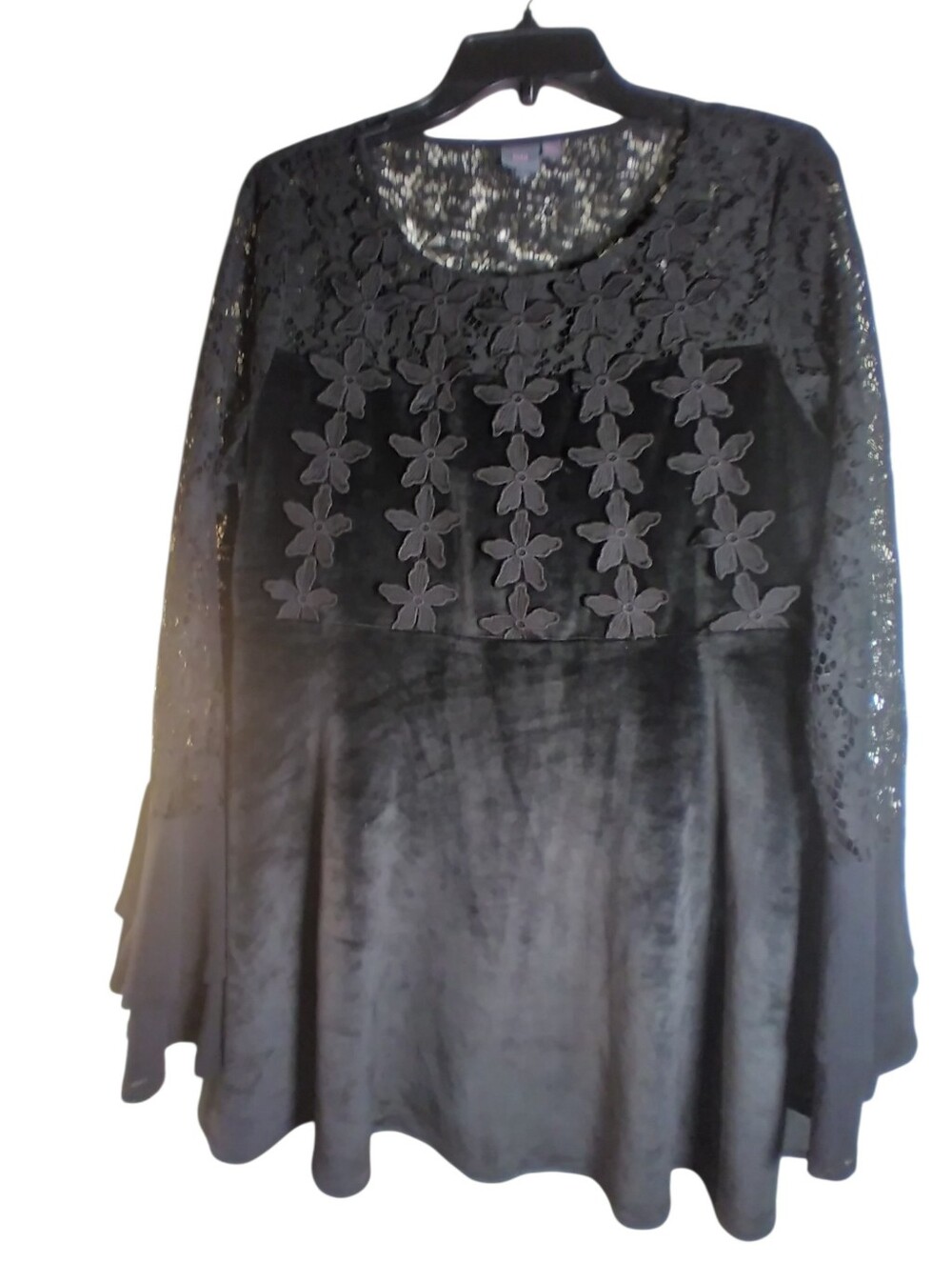 Lulu Embroidered Floral Black Top Crushed Vevet On Front And Back Size L
